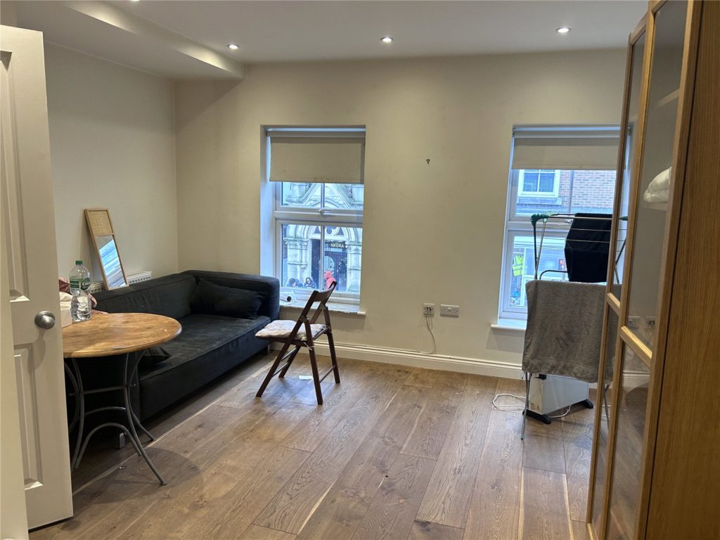 Flat 1-144a High Street, Barnet, Herts, EN5 5XP