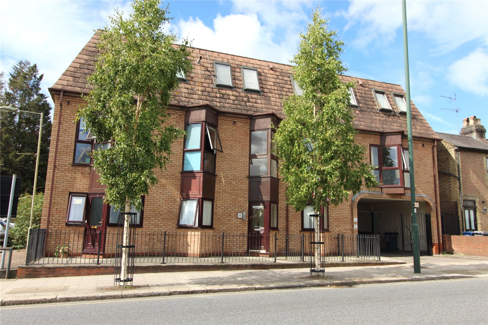 Associates House, 118 East Road Hunters