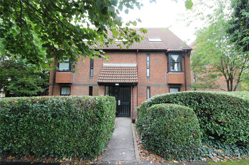 Alexander Close, Hunters