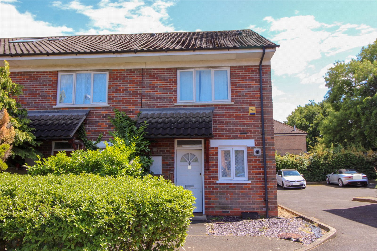 Hardy Close, Hunters