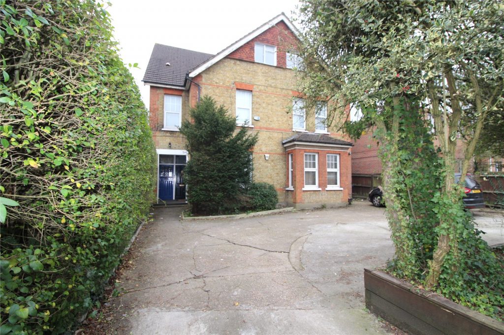 Station Road, New Hunters