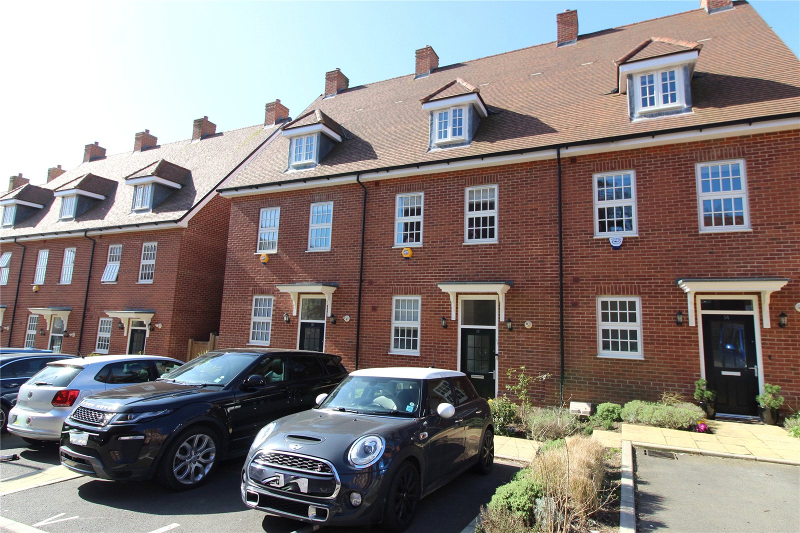 Collison Avenue, Hunters