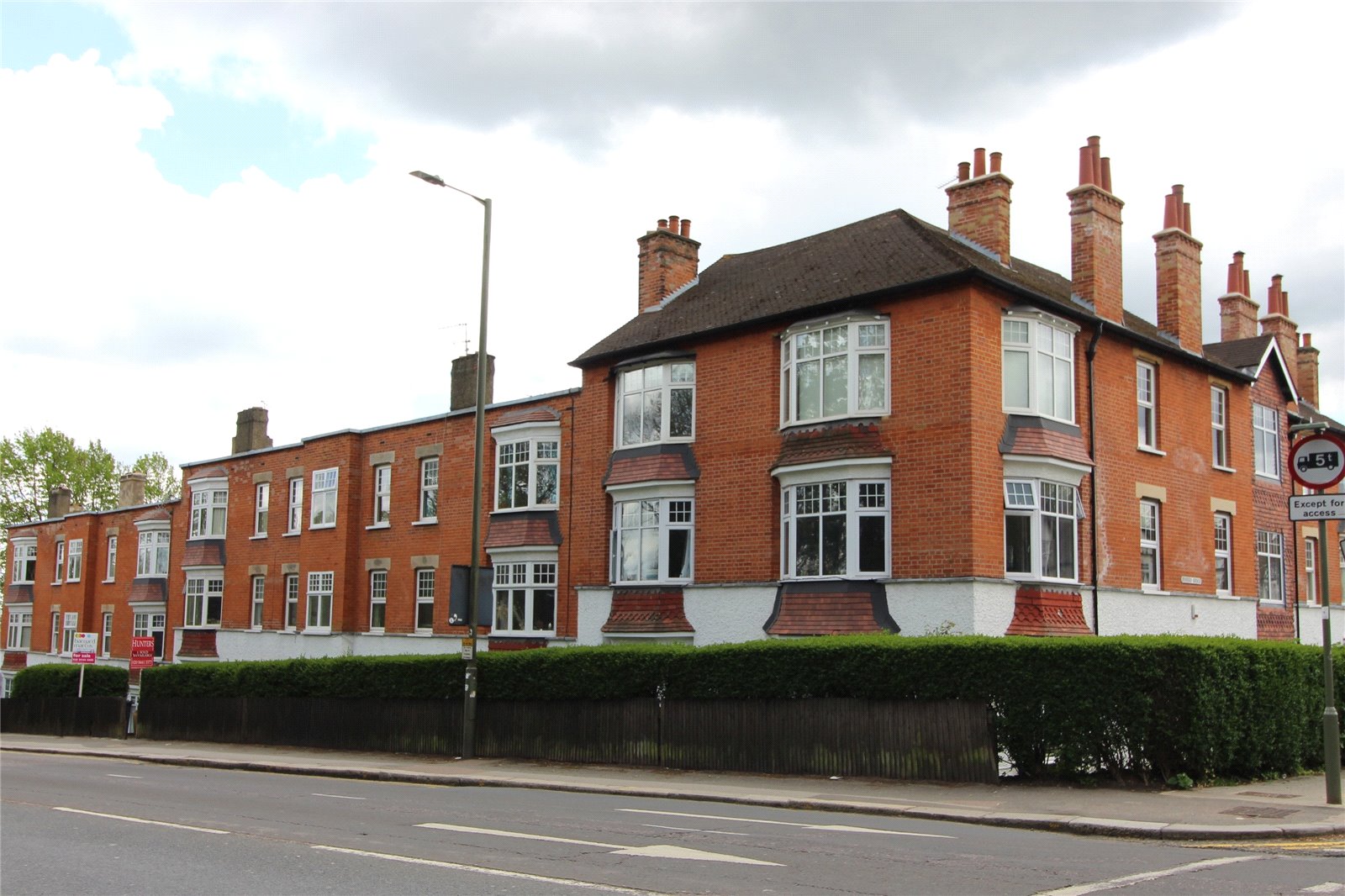 Hillside Mansions, Hill Hunters