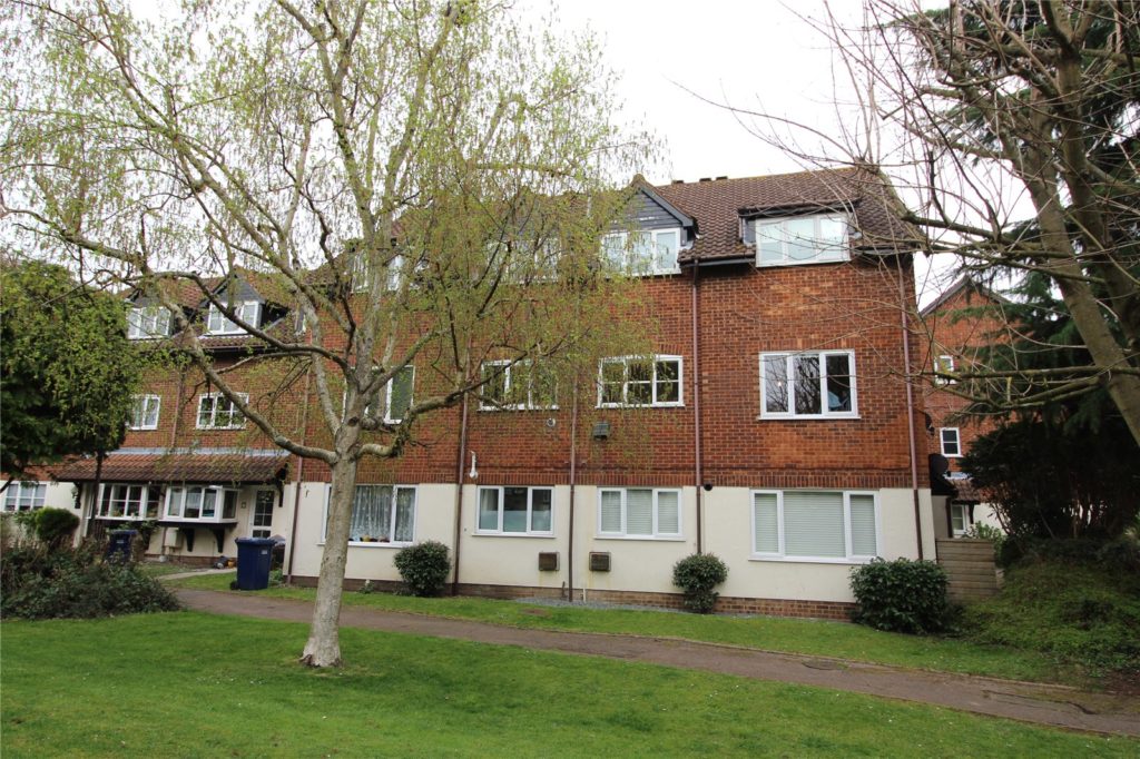 Galdana Avenue, New Hunters