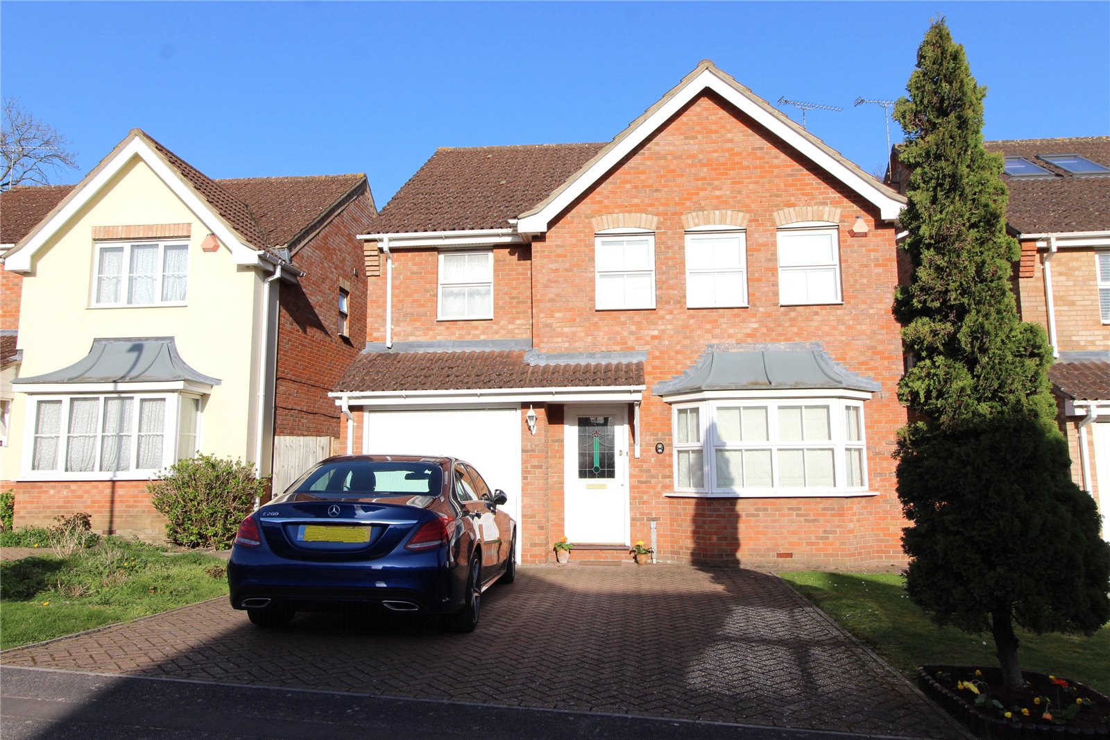 Darlands Drive, Hunters