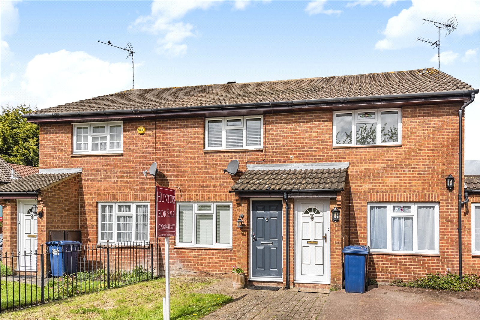 Sellwood Drive, Hunters