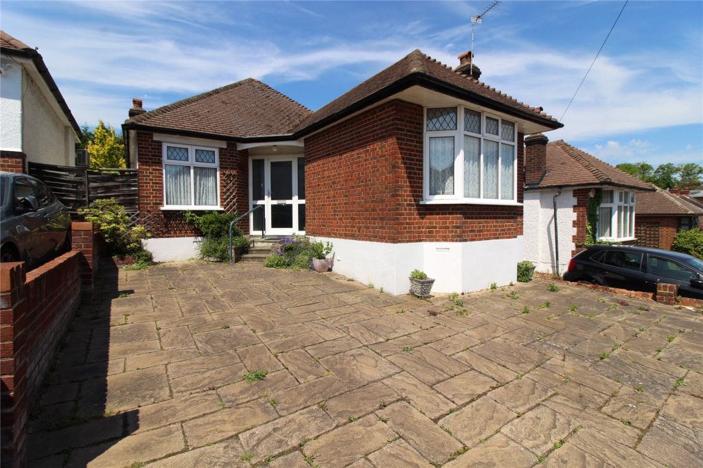 Woodfall Avenue, Hunters