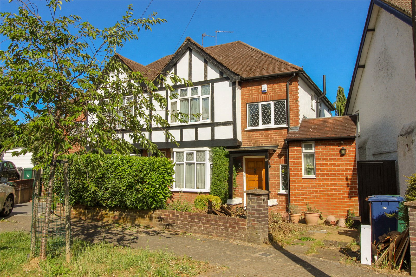 Cedar Lawn Avenue, Hunters