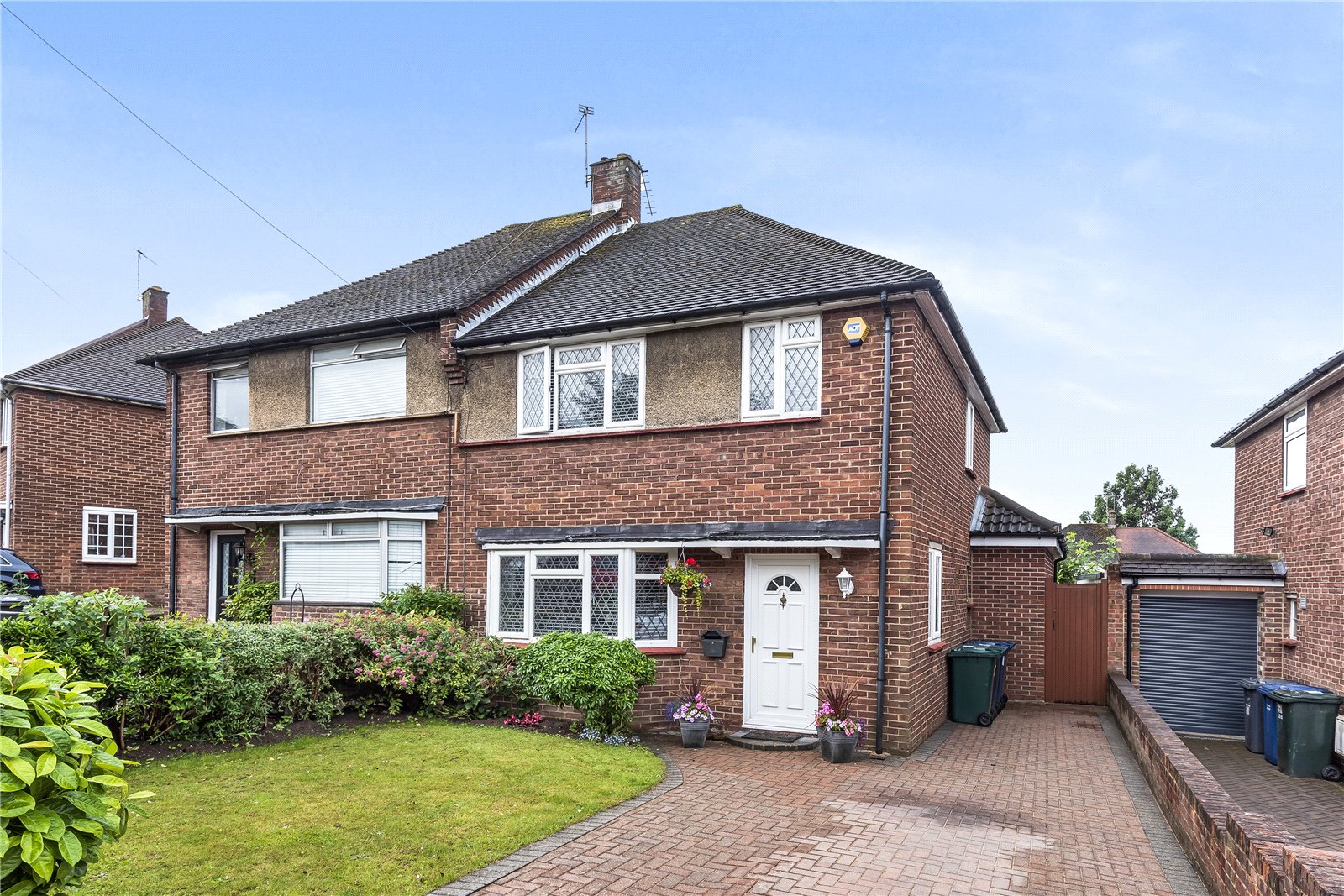 Northfield Road, Hunters