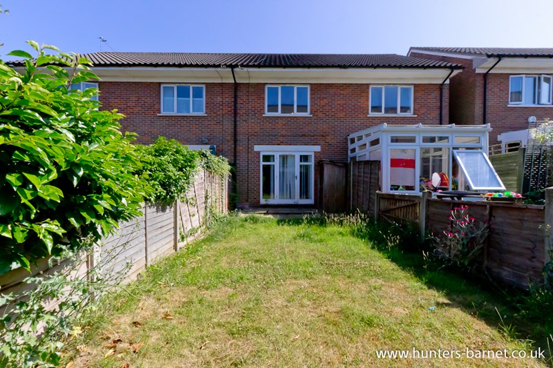 Hardy Close, Hunters