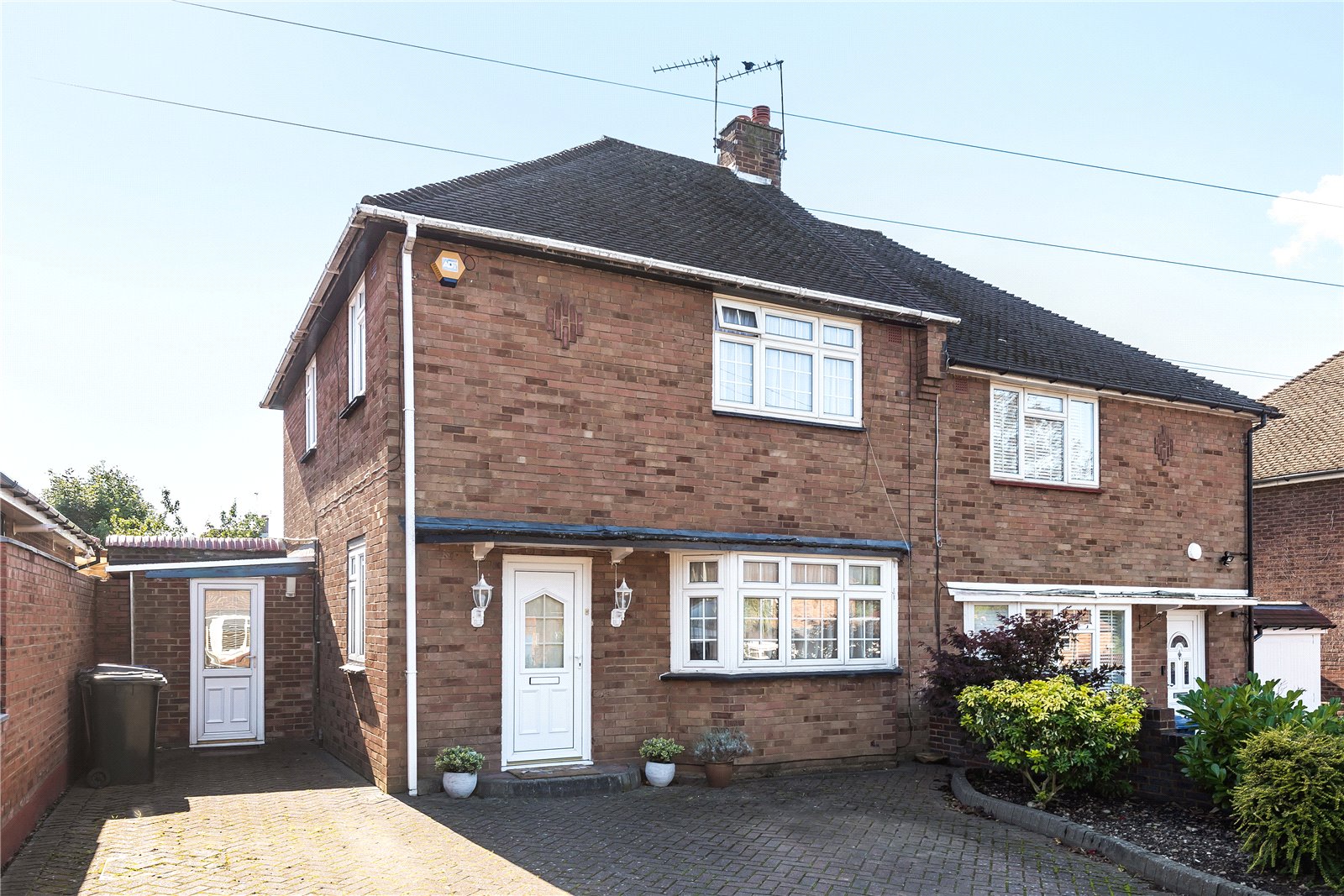 Northfield Road, Hunters