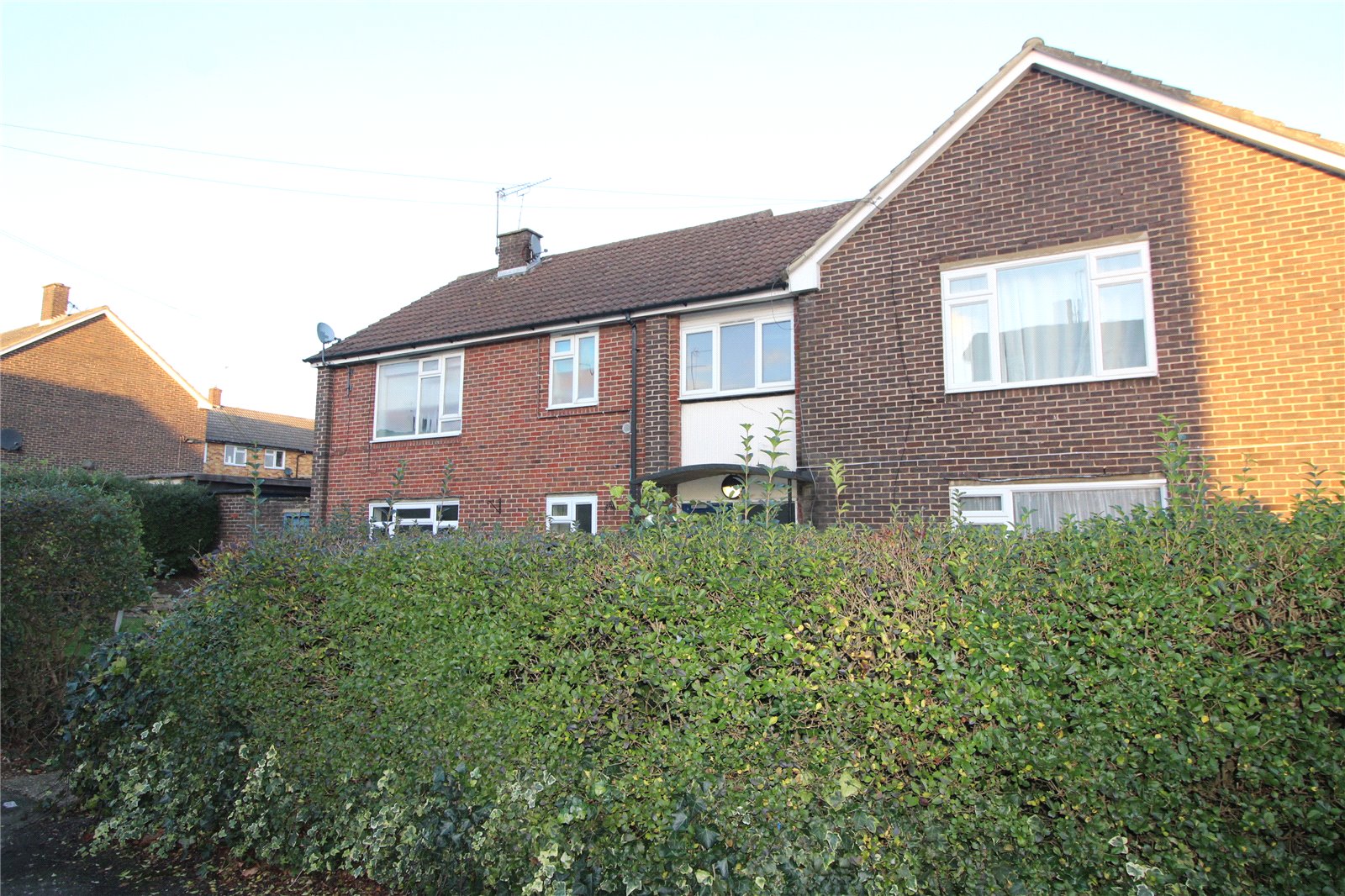 Denton Close, Hunters