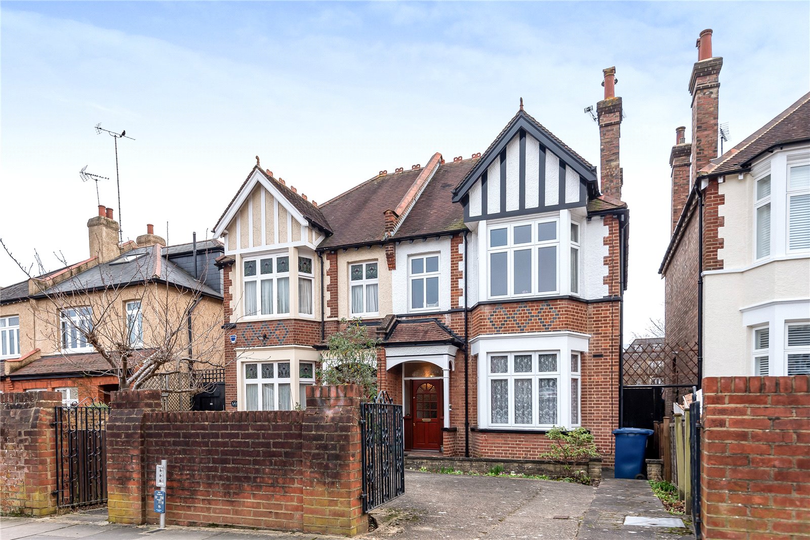 Leicester Road, Hunters