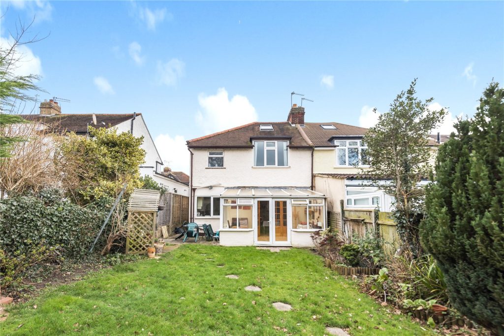 Cedar Lawn Avenue, Hunters