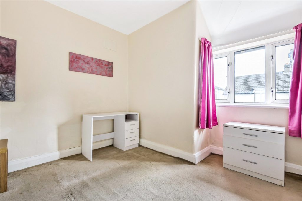 Cedar Lawn Avenue, Hunters