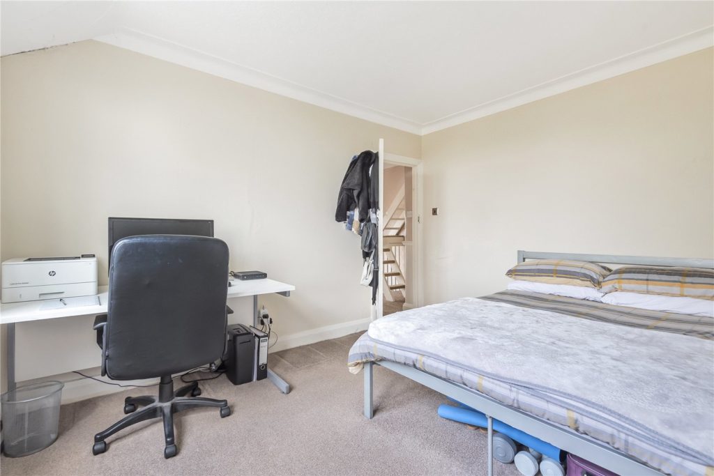 Cedar Lawn Avenue, Hunters