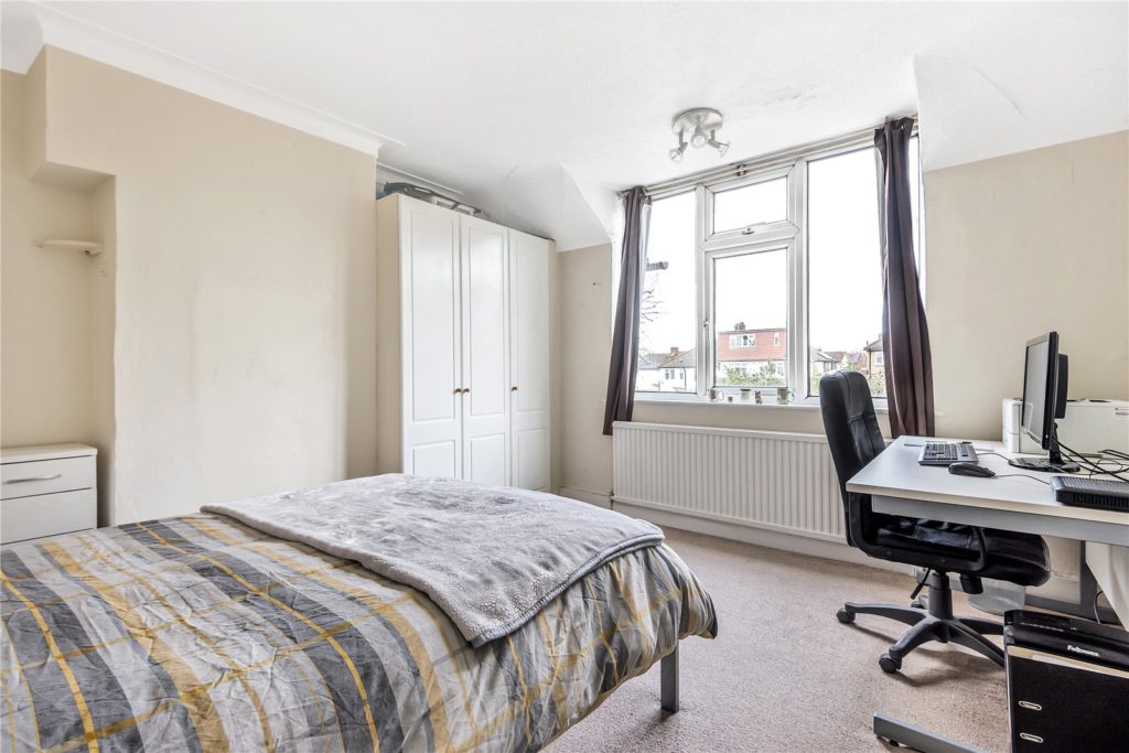 Cedar Lawn Avenue, Hunters