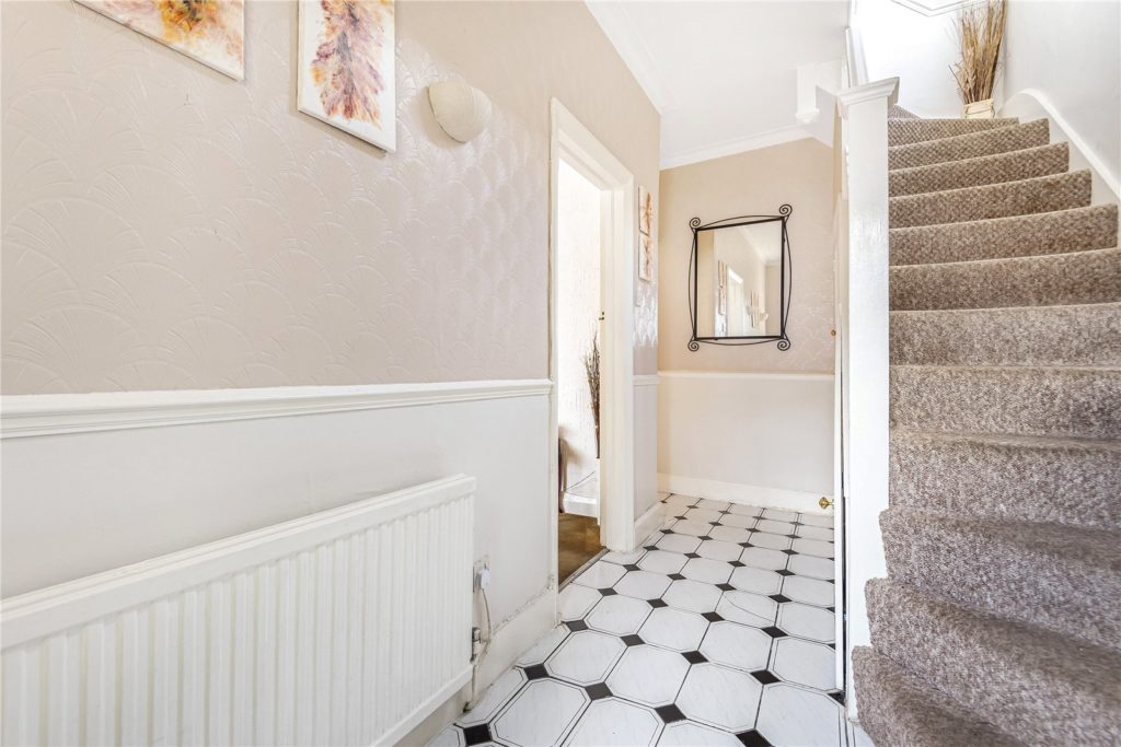 Cedar Lawn Avenue, Hunters