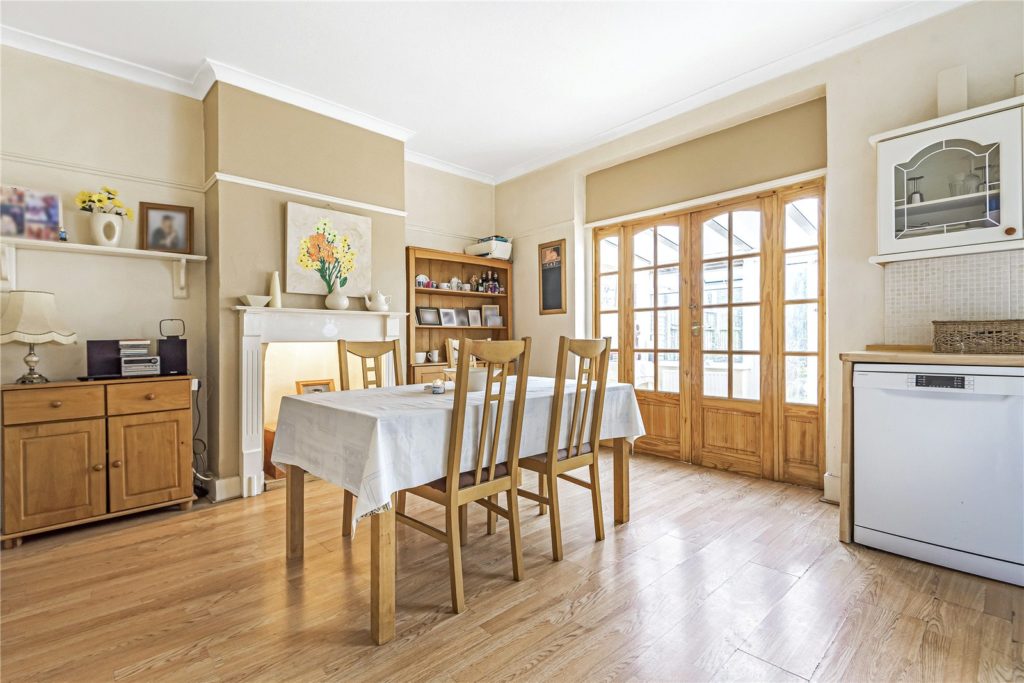 Cedar Lawn Avenue, Hunters