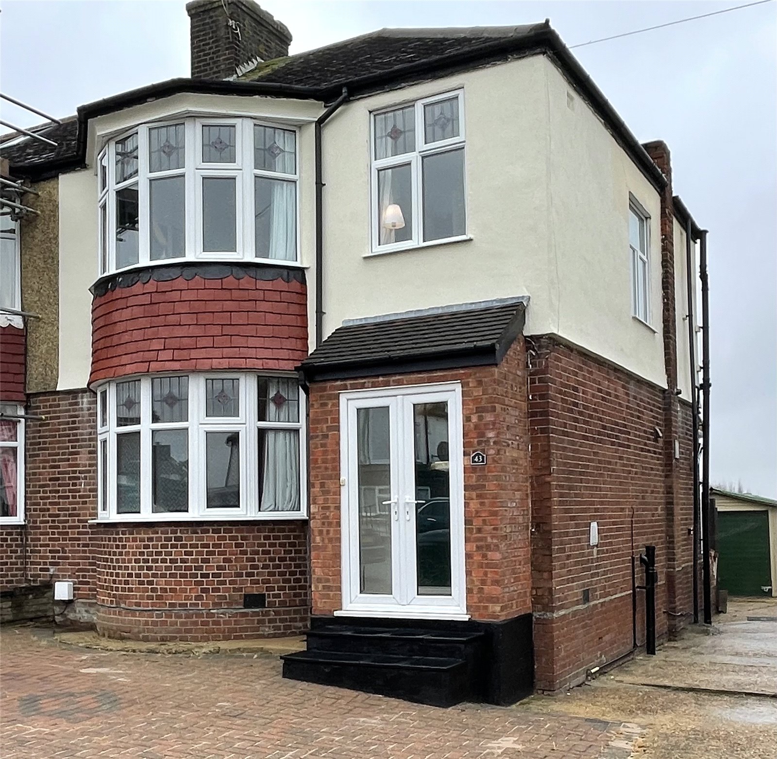 Woodfall Avenue, Hunters