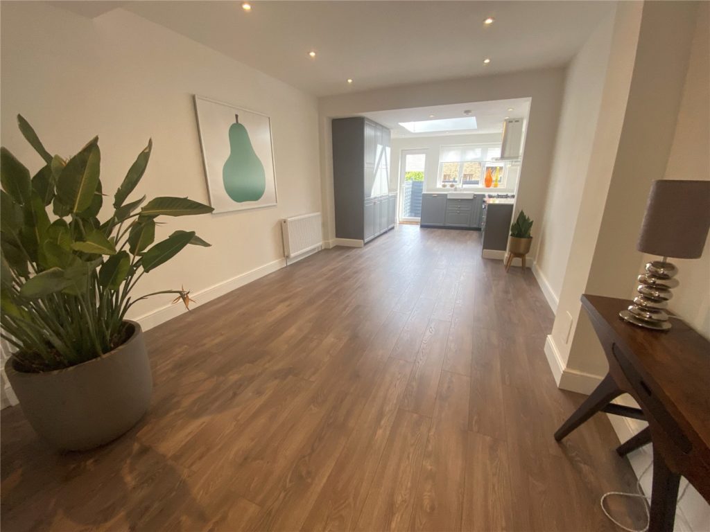 West End Lane, Hunters