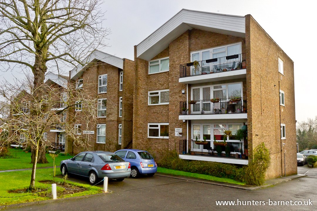 Lyonsdown Road, New Hunters