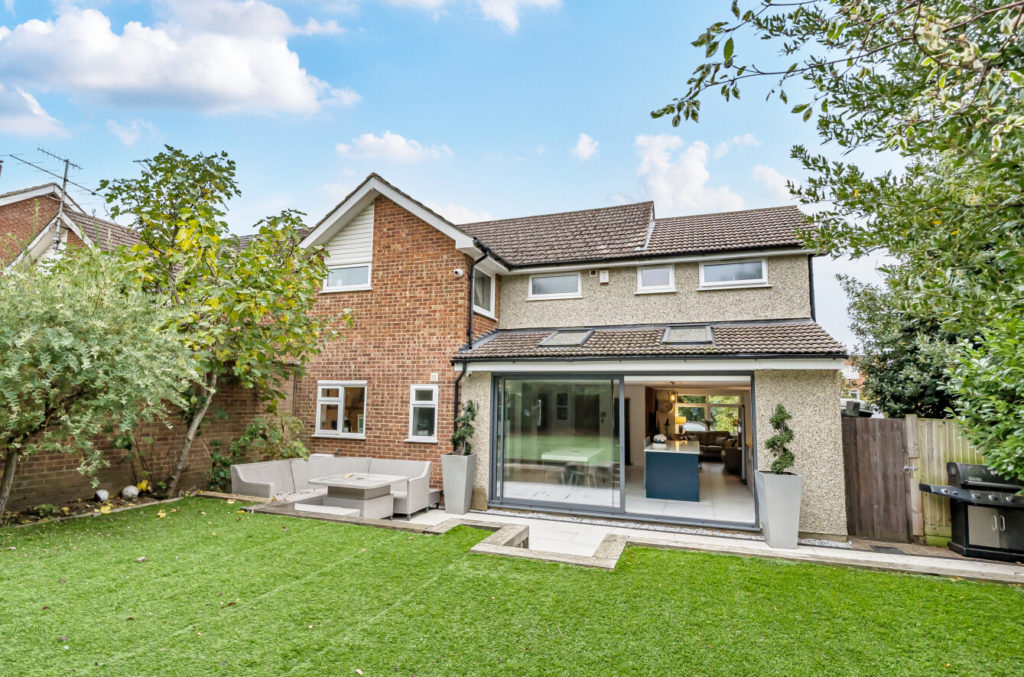 Sutherland Close, Barnet, EN5 2JL