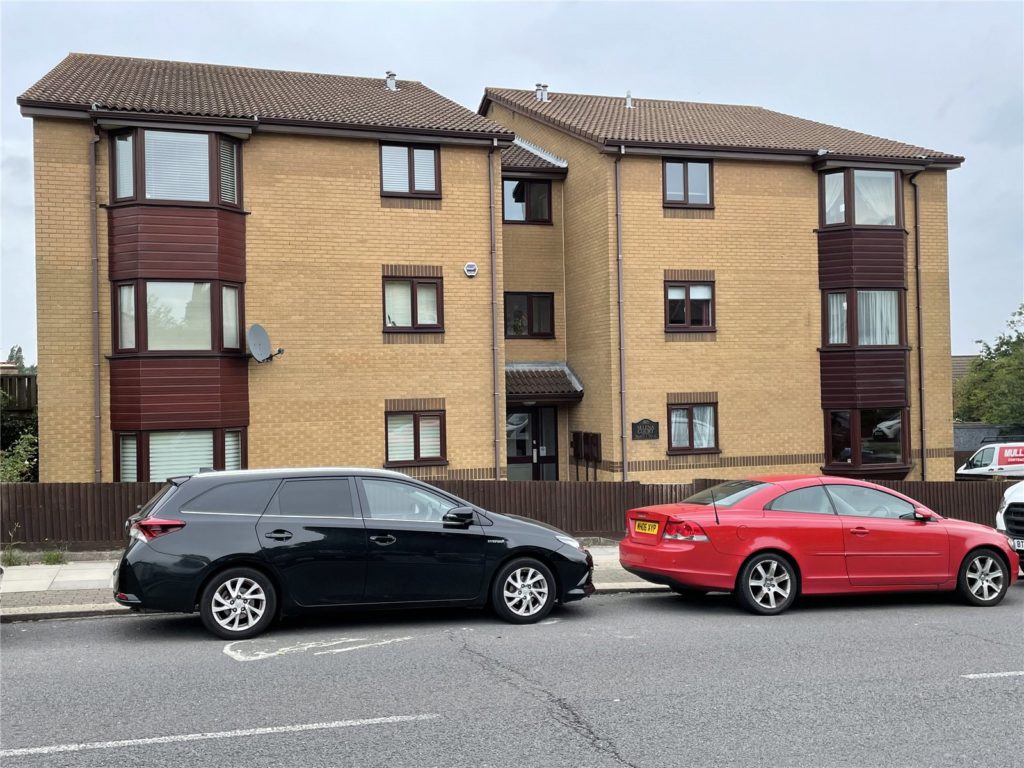 Oakleigh Road North, London Hunters