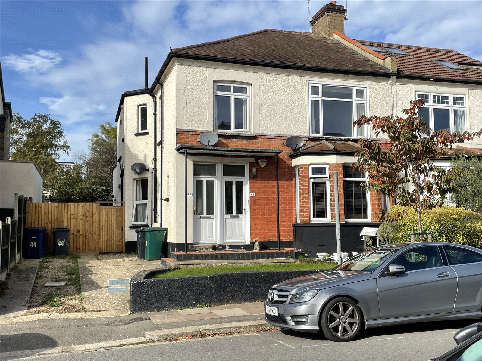 Bedford Avenue, Hunters