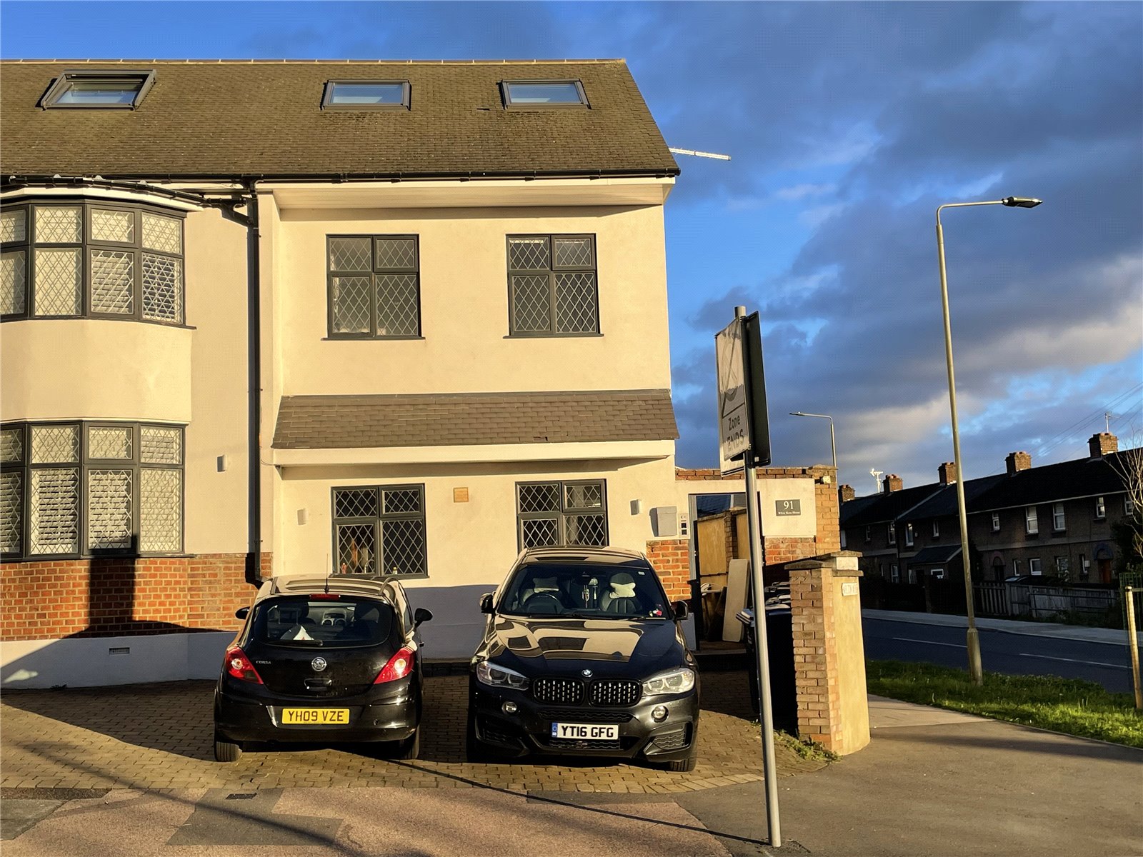 Milton Avenue, Hunters