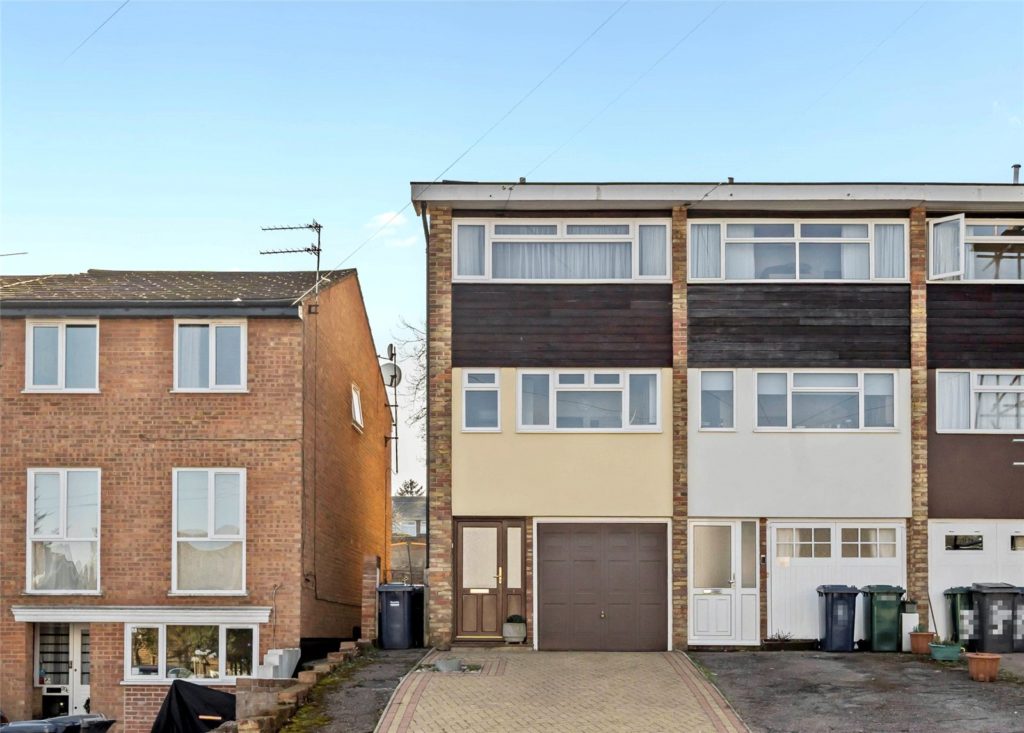 King Edward Road, Hunters