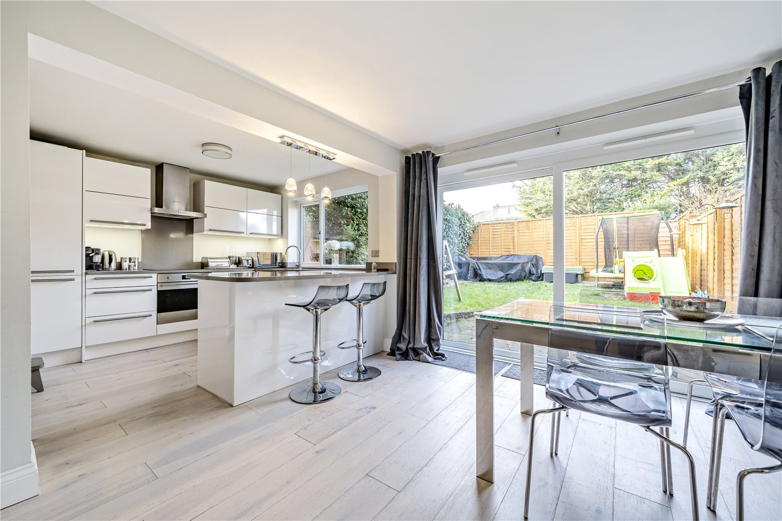 Sebright Road, Hunters