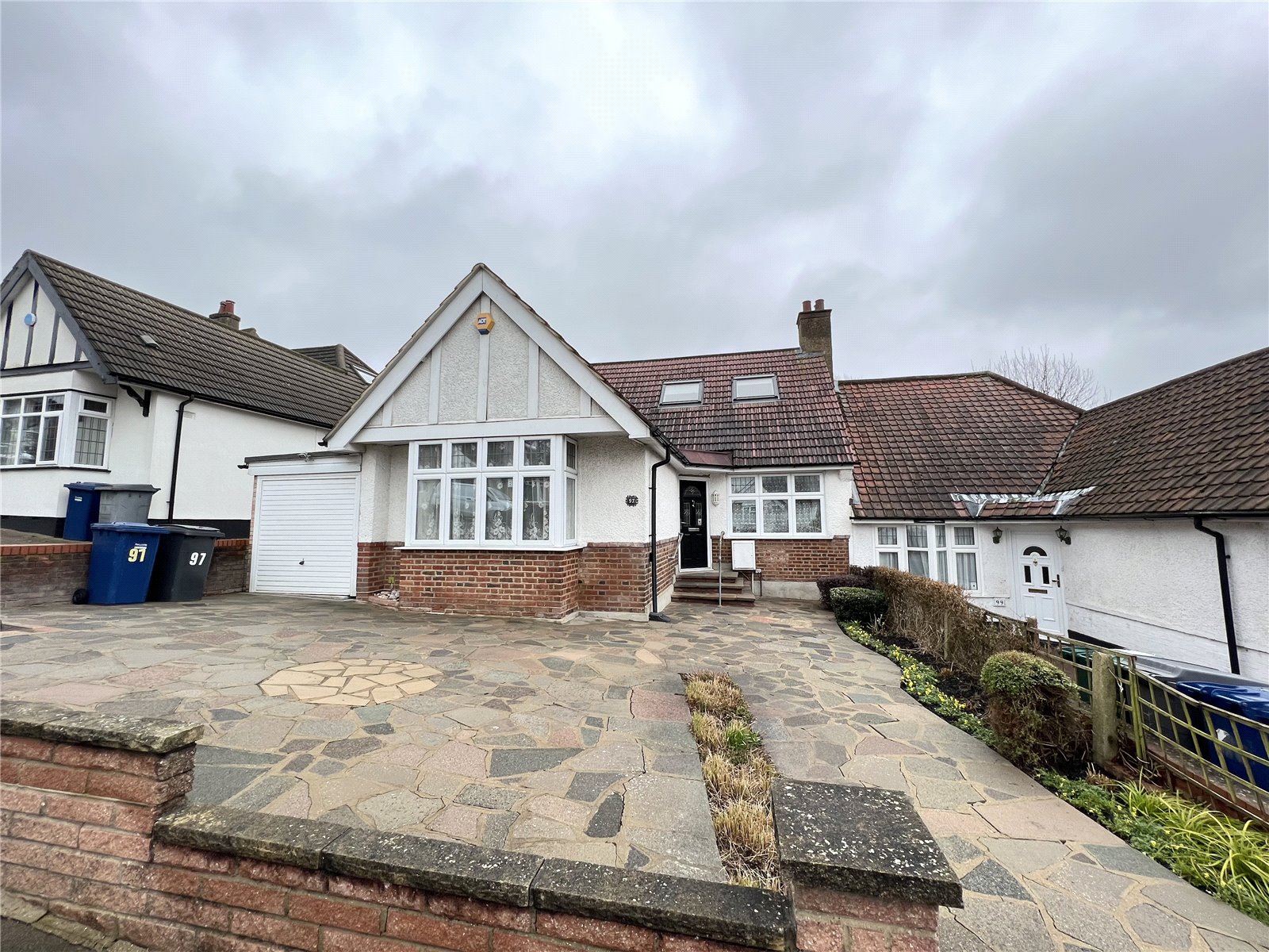 Normandy Avenue, Hunters