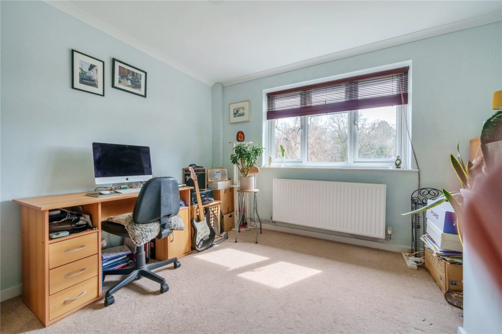 Vernon Crescent, Hunters