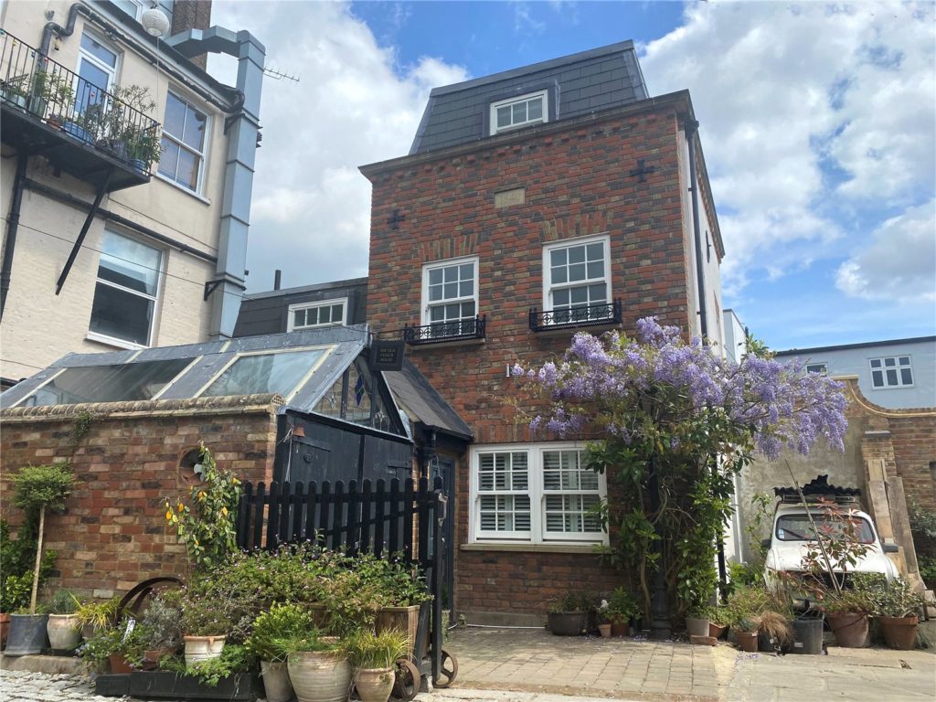 Bridle Mews, High Barnet