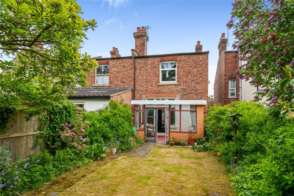 Byng Road, High Hunters