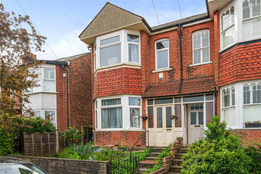 Byng Road, High Hunters