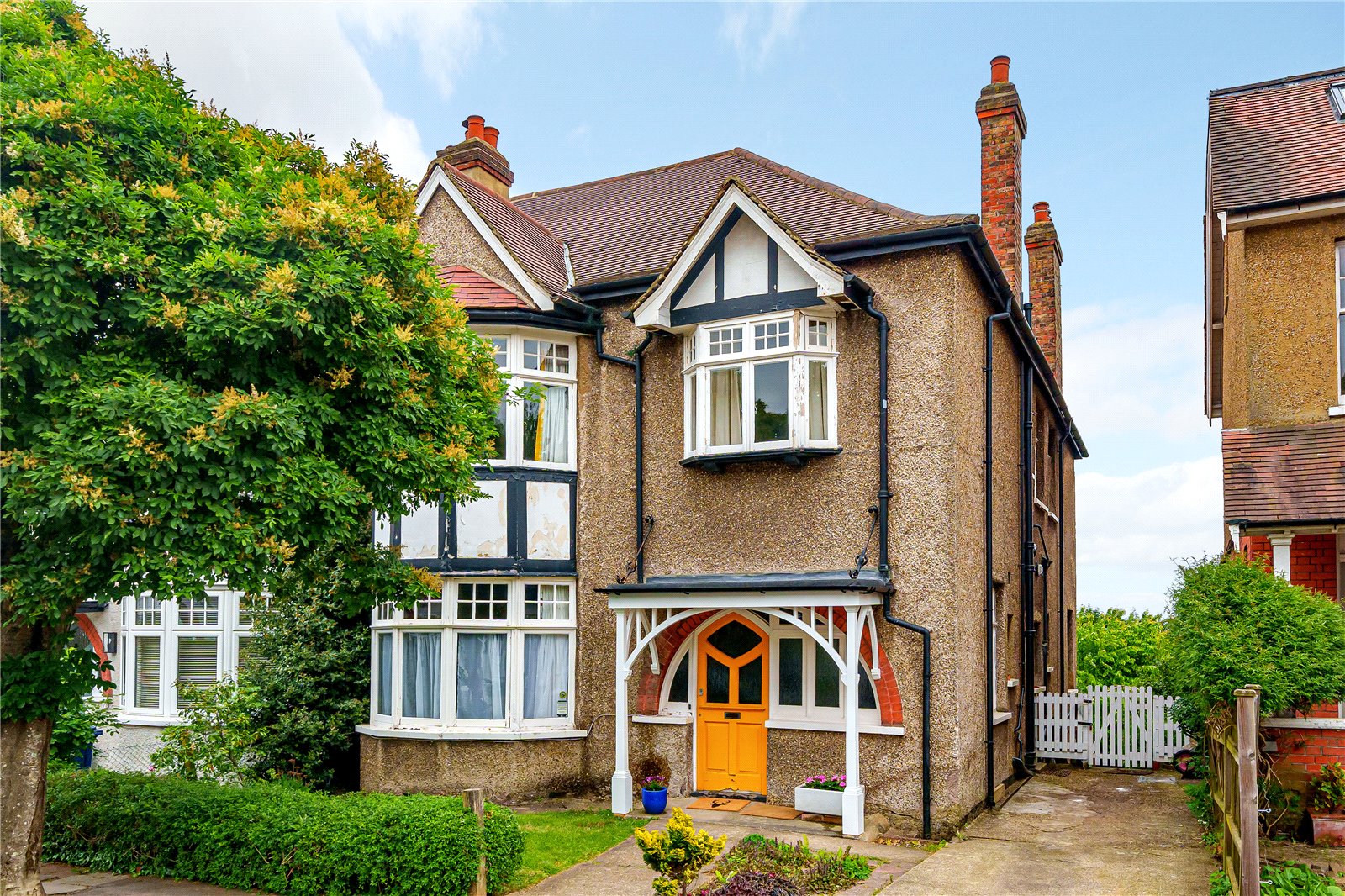 Bedford Avenue, Hunters