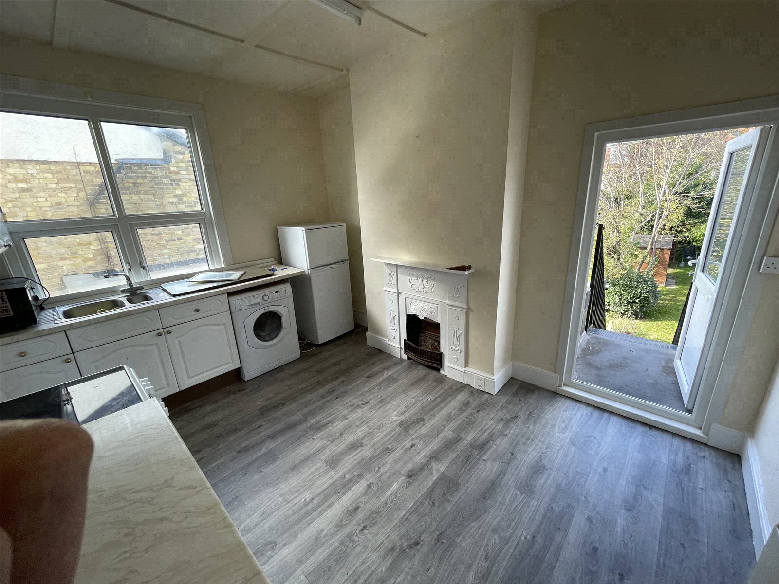 Bedford Avenue, High Hunters