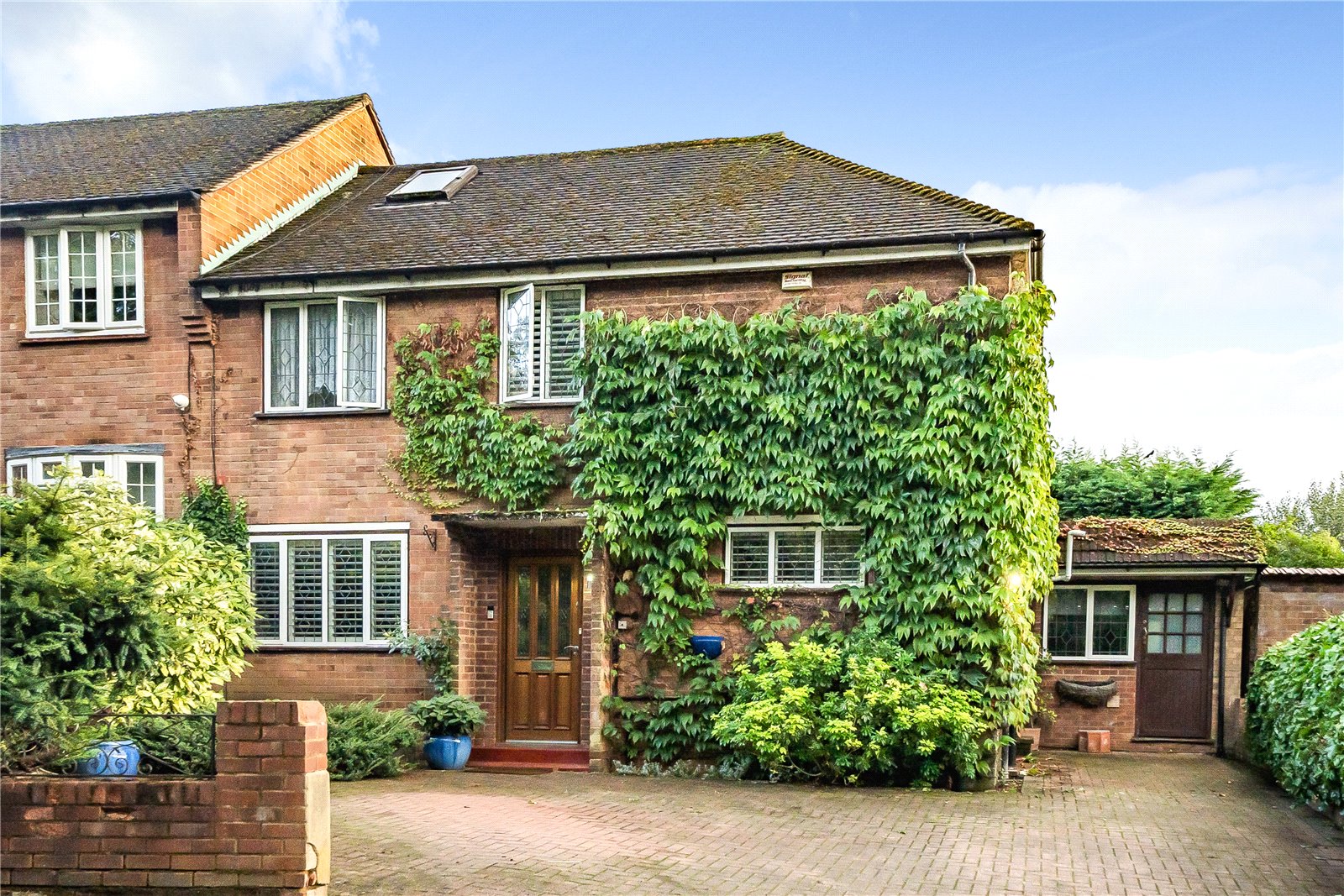 Arundel Road, Cockfosters Hunters