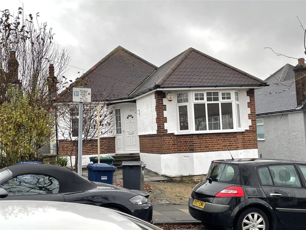 Woodfall Avenue, Barnet