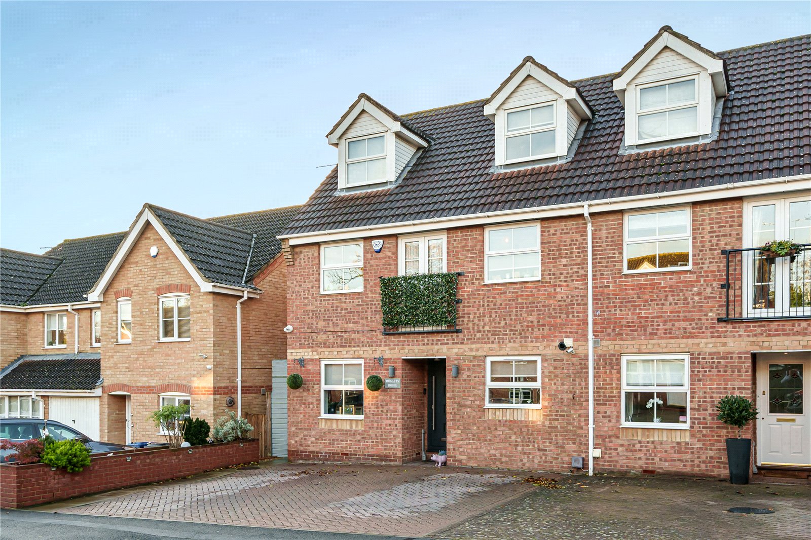 Darlands Drive, Hunters