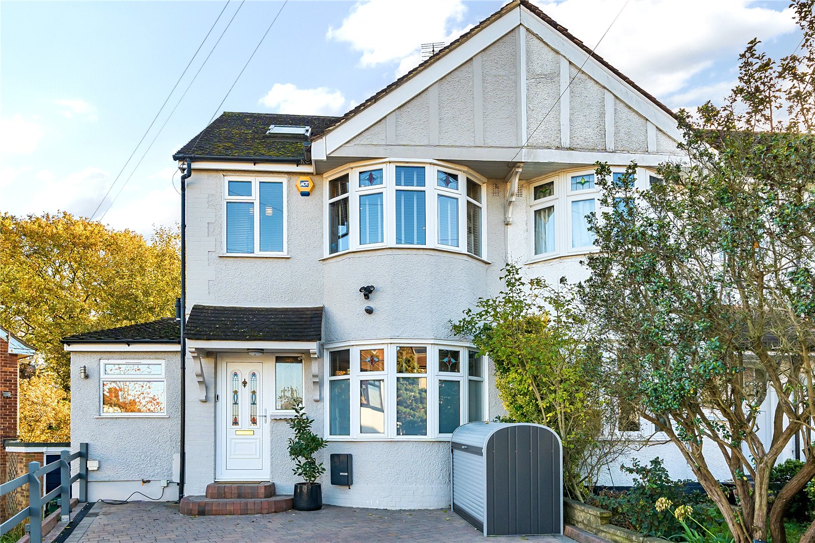 Weirdale Avenue, London Hunters