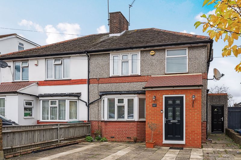 Oakleigh Road North, London