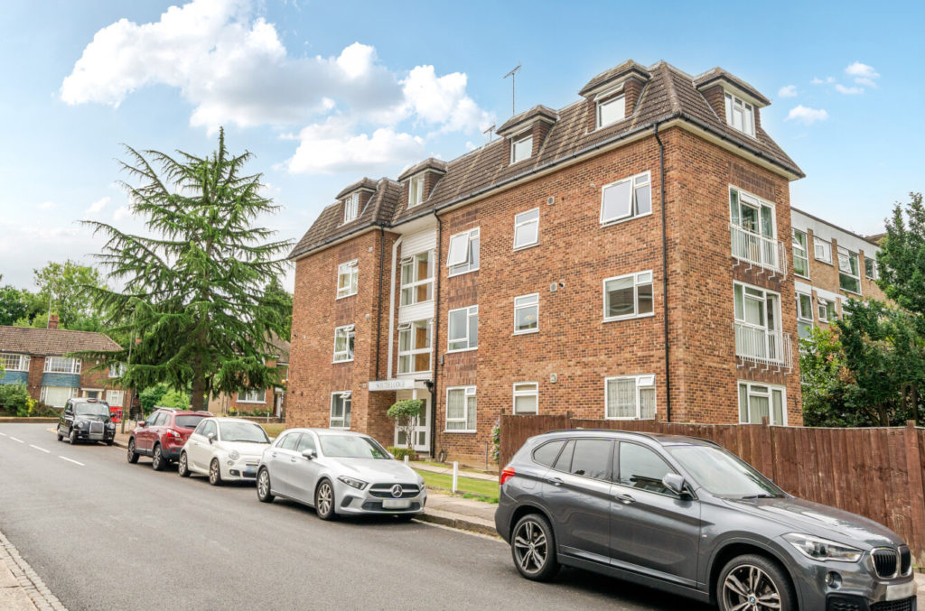 Warwick Road, Barnet, EN5 5ET