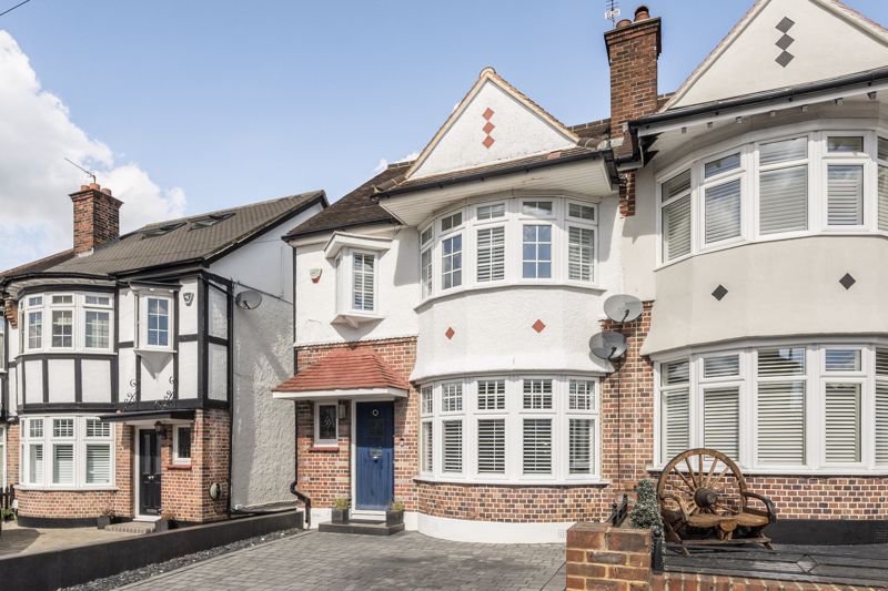 Walfield Avenue, Whetstone