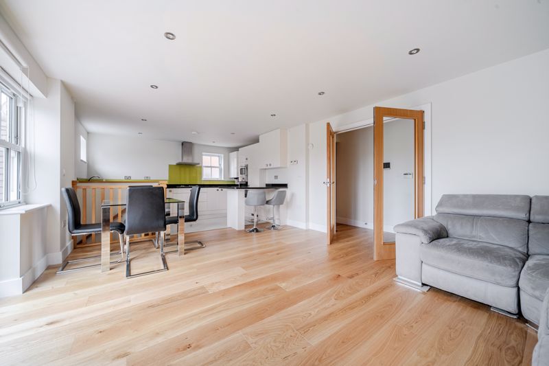 Risegate Lodge, Holden Road