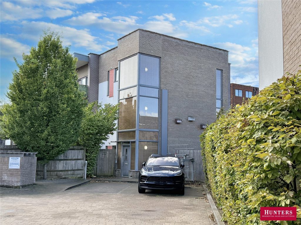 Sambroke Square, Barnet, EN4 9PL