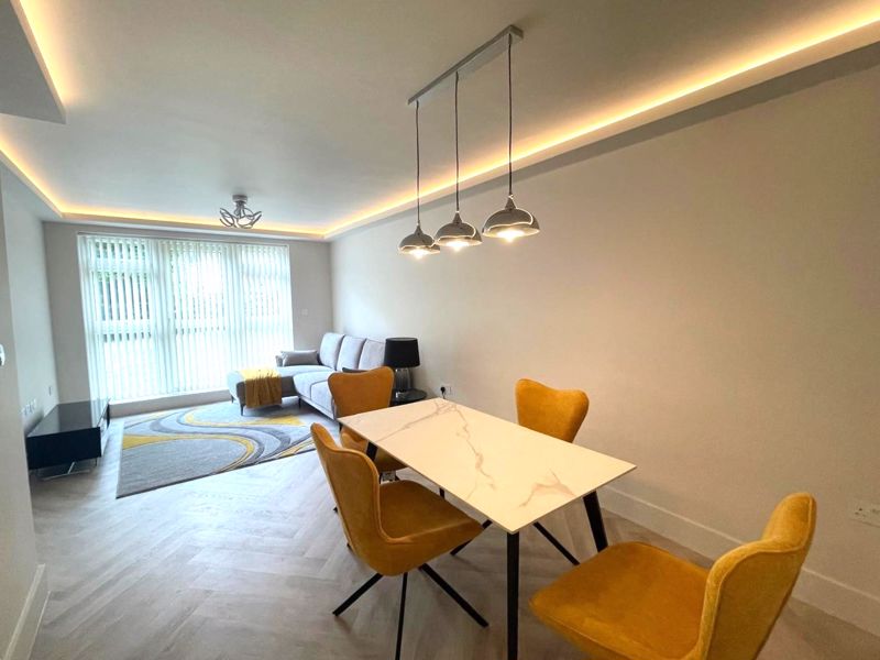 130Oakleigh Road North, London