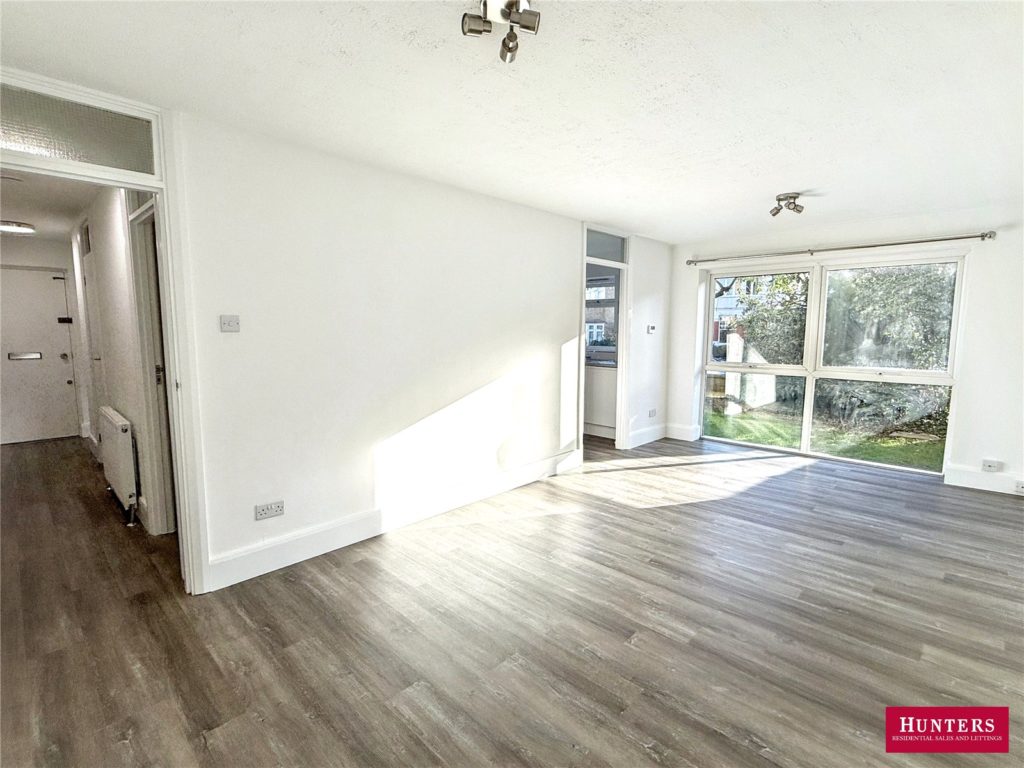 Warwick Road, Barnet, EN5 5DX